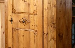 Altholzschrank