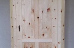 Holzschrank