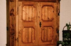Antiker Bauernschrank mit Geheimlade