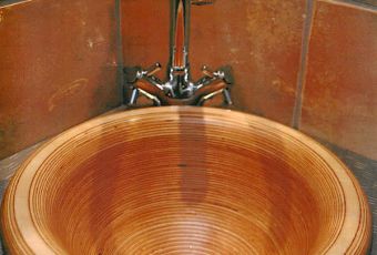 Waschbecken aus Holz